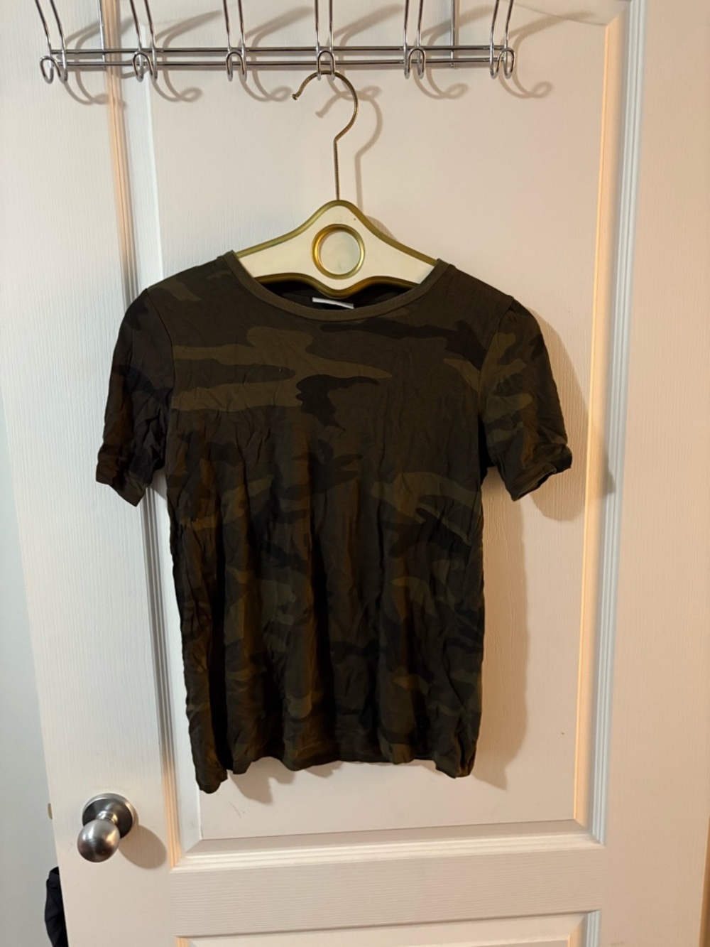 Tna Aritzia Camo T-Shirt Size Small Green Army Short Sleeve
